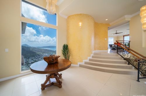 5201 Kuaiwi Pl, Honolulu, HI 96821-1560