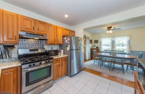 3 Basswood Dr, Parsippany NJ 07834-2812 exterior