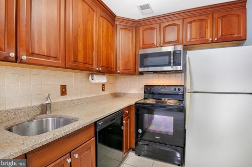 1655 Westwind Way, Mc Lean VA 22102-1604 exterior