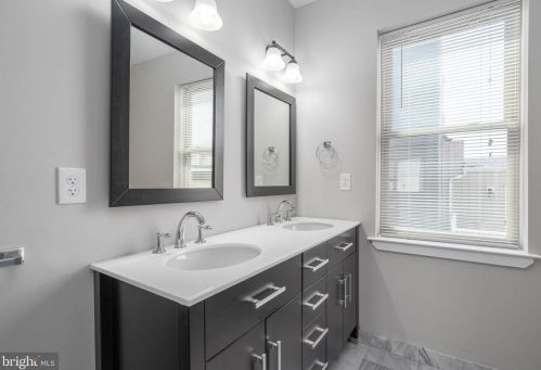 854 Leithgow St, Philadelphia PA 19123-2127 exterior