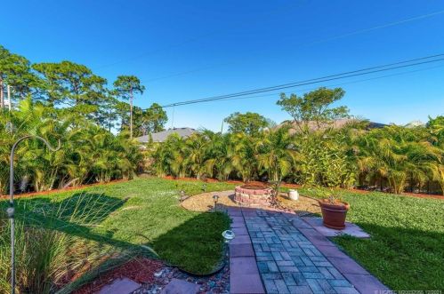 1131 Haleyberry Ave, Fort Pierce FL 34953-6832 exterior