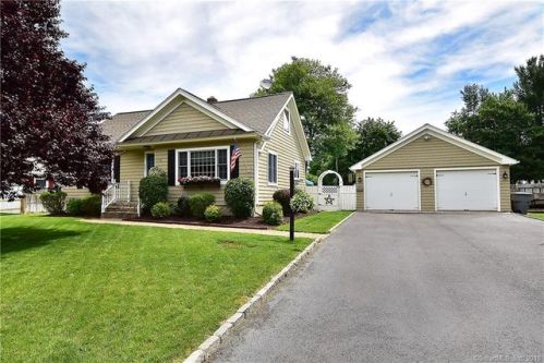 17 Saint Thomas St, Enfield, CT 06082-3038