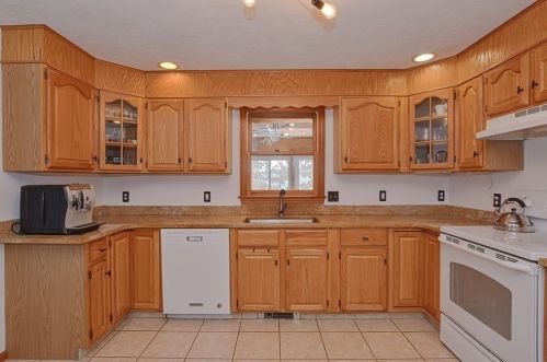 44 Etre Dr, Worcester MA 01604-1408 exterior