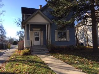 451 Marion Ave, Aurora, IL 60505-4717