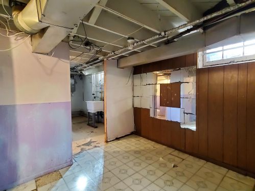 2733 Roosevelt Dr, Milwaukee WI 53216-1838 exterior