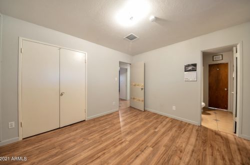 2320 40 Ave, Phoenix AZ 85009-4025 exterior