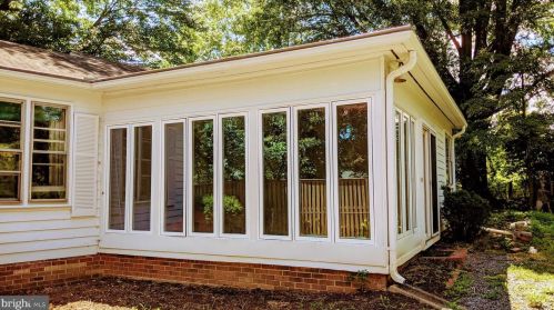 6210 Chesterbrook Rd, Mc Lean VA  22101-3217 exterior