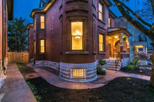 3850 Arsenal St, Saint Louis MO  63116-4803 exterior