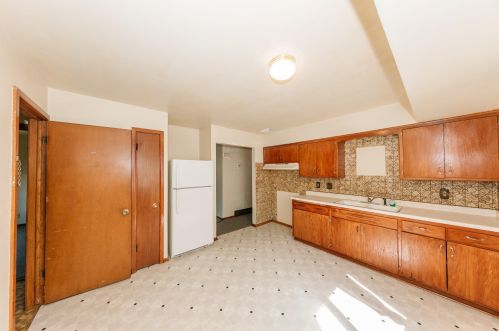 7812 Silver Spring Dr, Milwaukee, WI 53218-2610