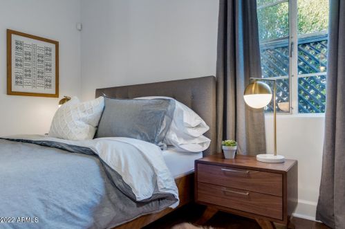 2608 10 St, Phoenix AZ 85085-7781 exterior