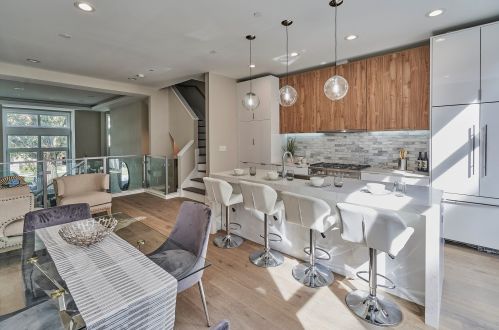 6227 Ellis Ave, Chicago IL 60653-3615 exterior