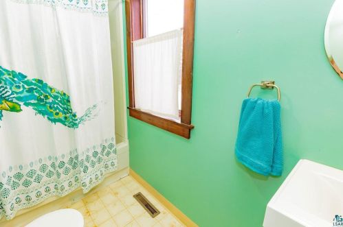 118 10 St, Duluth MN 55806-1227 exterior