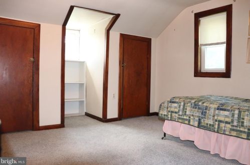 727 Chestnut St, Limerick PA 19468-2117 exterior