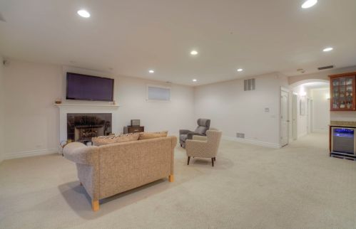 4340 Mozart St, Chicago IL 60618-1528 exterior