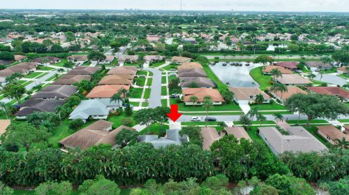 10363 Greentrail Dr, Boynton Beach FL 33436-4409 exterior