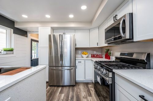 1076 Muldowney Ave, Pittsburgh PA 15207-2078 exterior