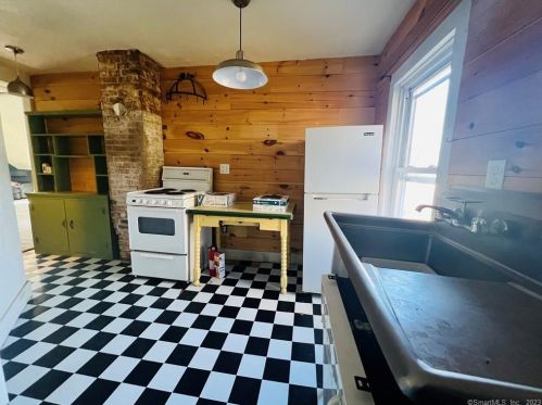 294 Broad St, Killingly CT 06239-3604 exterior