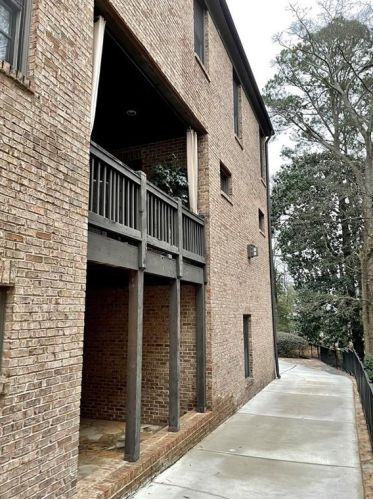 2907 Grandview Ave, Atlanta GA 30305-3212 exterior