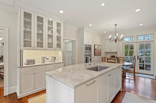 2817 Dover Rd, Atlanta GA 30327-1209 exterior