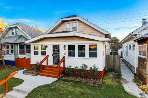 613 Keefe Ave, Milwaukee WI 53212-1801 exterior