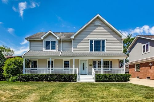 250 Greenfield Dr, Glenview, IL 60025-4817