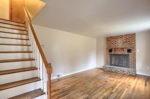 122 Longvue Dr, Pittsburgh, PA 15237-2275