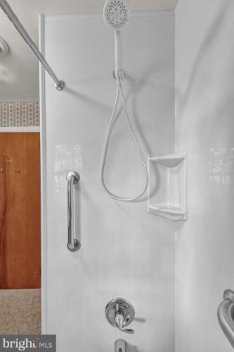 214 Charles St, Hanover PA 17331-2204 exterior