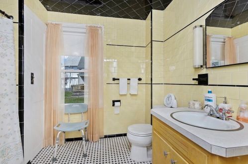 53 Arnold St, Methuen MA  01844-3625 exterior