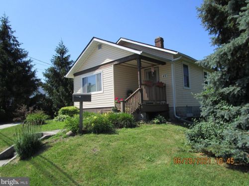 46 James Ave, Littlestown, PA 17340-1108