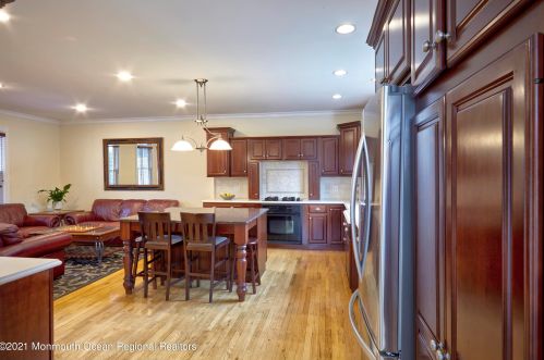 36 Little Silver Pt Rd, Little Silver NJ 07739-1732 exterior