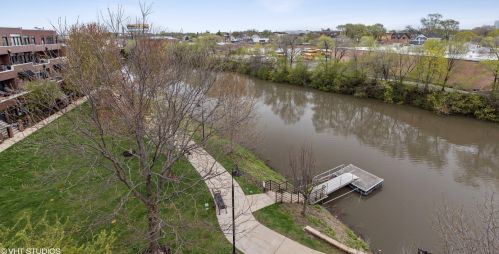 2344 Oakdale Ave, Chicago IL  60618-7324 exterior