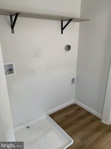 2101 Marshall St, Philadelphia PA 19122-1406 exterior