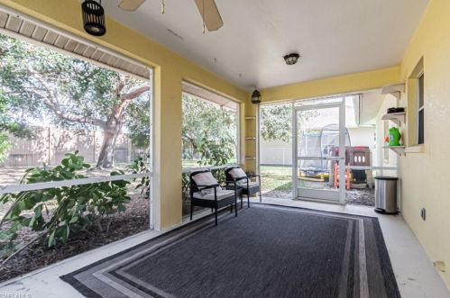 999 Grv Dr, Naples FL 34120-1424 exterior