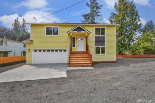 1935 30th St, Bremerton, WA 98310-4629