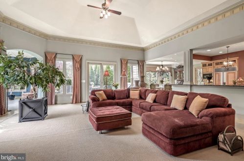 11300 Glen Rd, Rockville MD 20854-1849 exterior