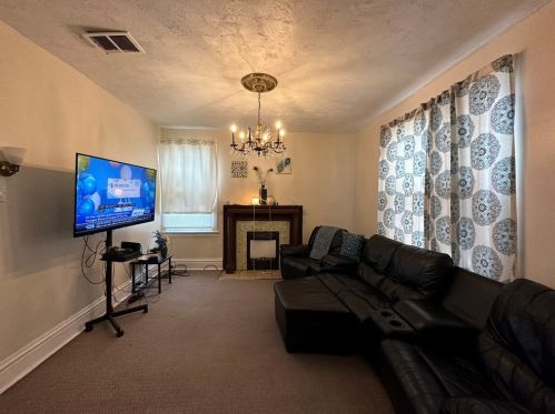 160 Highland Ave, Pittsburgh PA 15229-2715 exterior