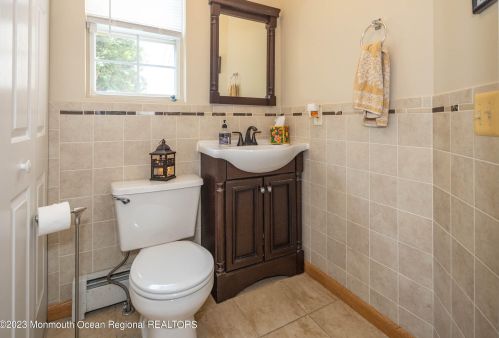 170 Kentucky Way, East Freehold NJ 07728-4657 exterior