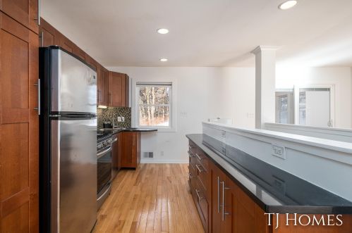 7161 Thorncrest Dr, Grand Rapids MI 49546-7358 exterior