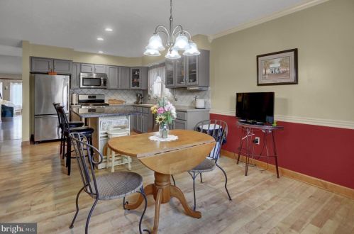 181 Primrose Ln, Hanover PA 17331-5211 exterior