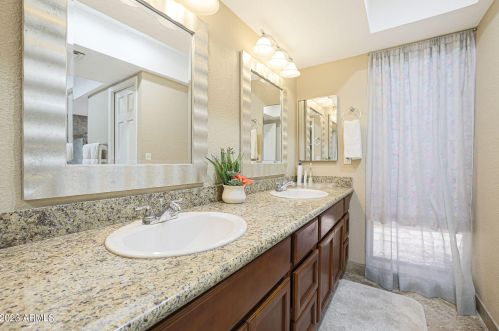 901 Beck Ln, Phoenix AZ  85022-3505 exterior