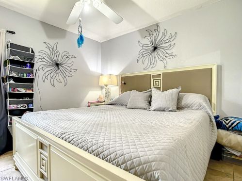 121 29 St, Naples FL 34117-4240 exterior