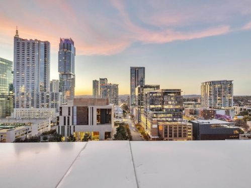 311 5th St, Austin TX 78701-2997 exterior