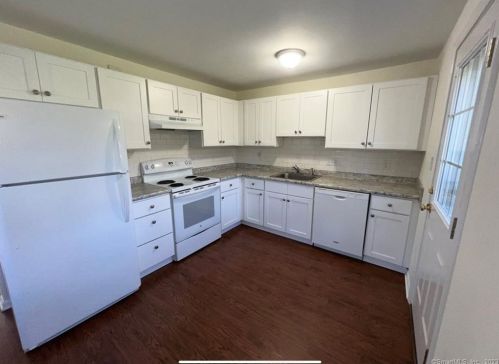 38 Elm Hill Dr, Wallingford CT  06492-4801 exterior