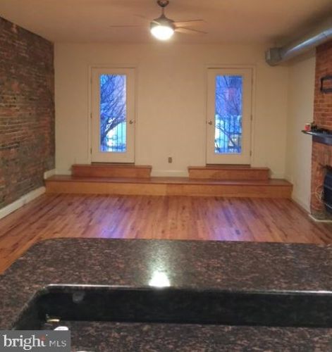 606 2nd St, Philadelphia PA 19133-3303 exterior