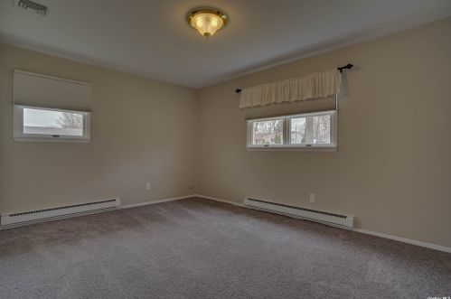 19 Empire Ct, Commack NY 11725-1134 exterior