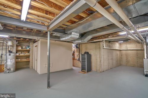 2221 Jefferson Ln, Huntingdon Valley PA 19006-6038 exterior