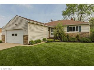 5015 Emmet Rd, Cleveland, OH 44124-1117