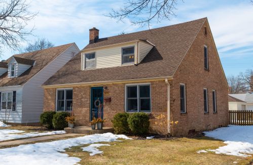 2979 79th St, Milwaukee, WI 53219-2702