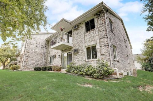 66 Ponwood Cir, Madison WI  53717-1167 exterior