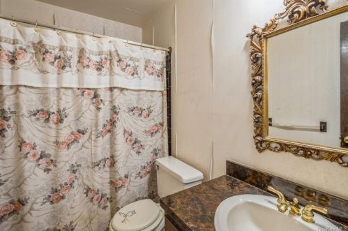 10 Melanie Ct, Valley Cottage NY 10989-1325 exterior